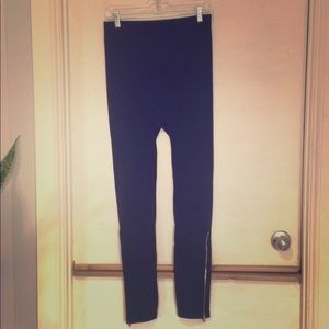 Black leggings with zipper detail